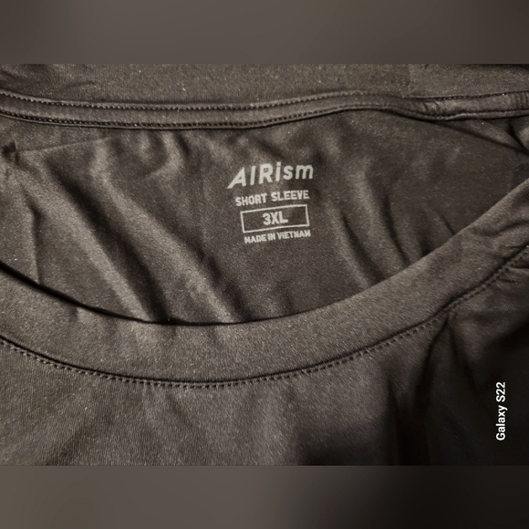 AIRism Short Sleeve shirt - Picture 2 of 2